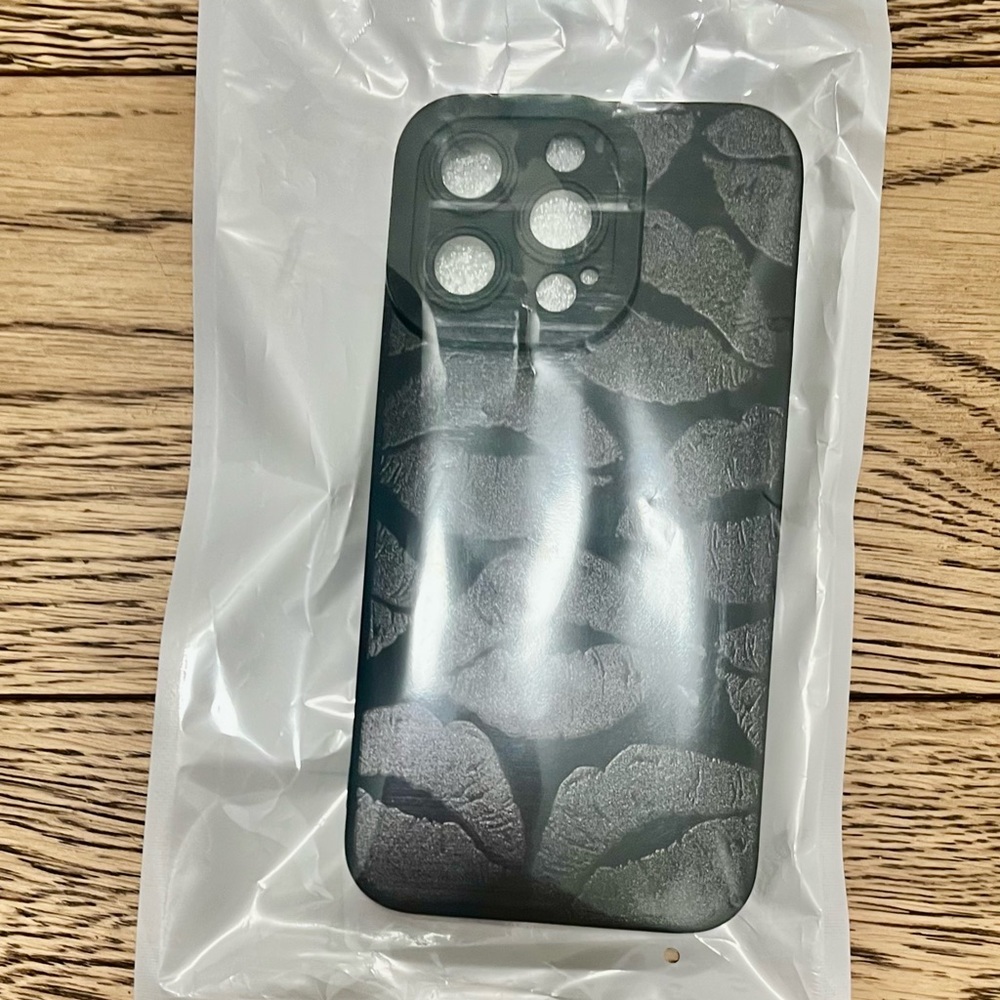 NWT- brand new 💋💋💋 iPhone case; black on black - Picture 5 of 5